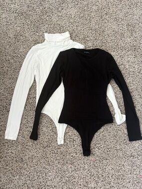 naked wardrobe White and Black Long Sleeve Bodysuit Set